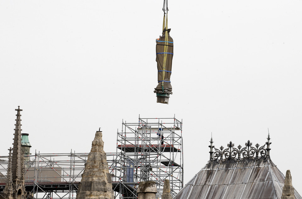 Trwają prace zabezpieczające wnętrze katedry Notre Dame