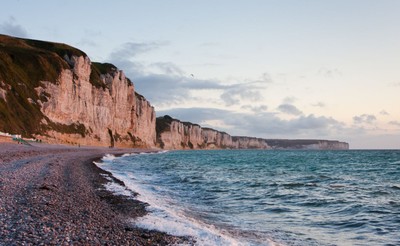 Śmierć 27 migrantów po zatonięciu łodzi w kanale La Manche