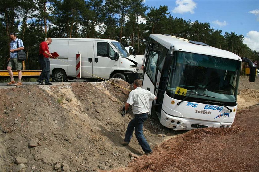 Karambol szkolnego autokaru