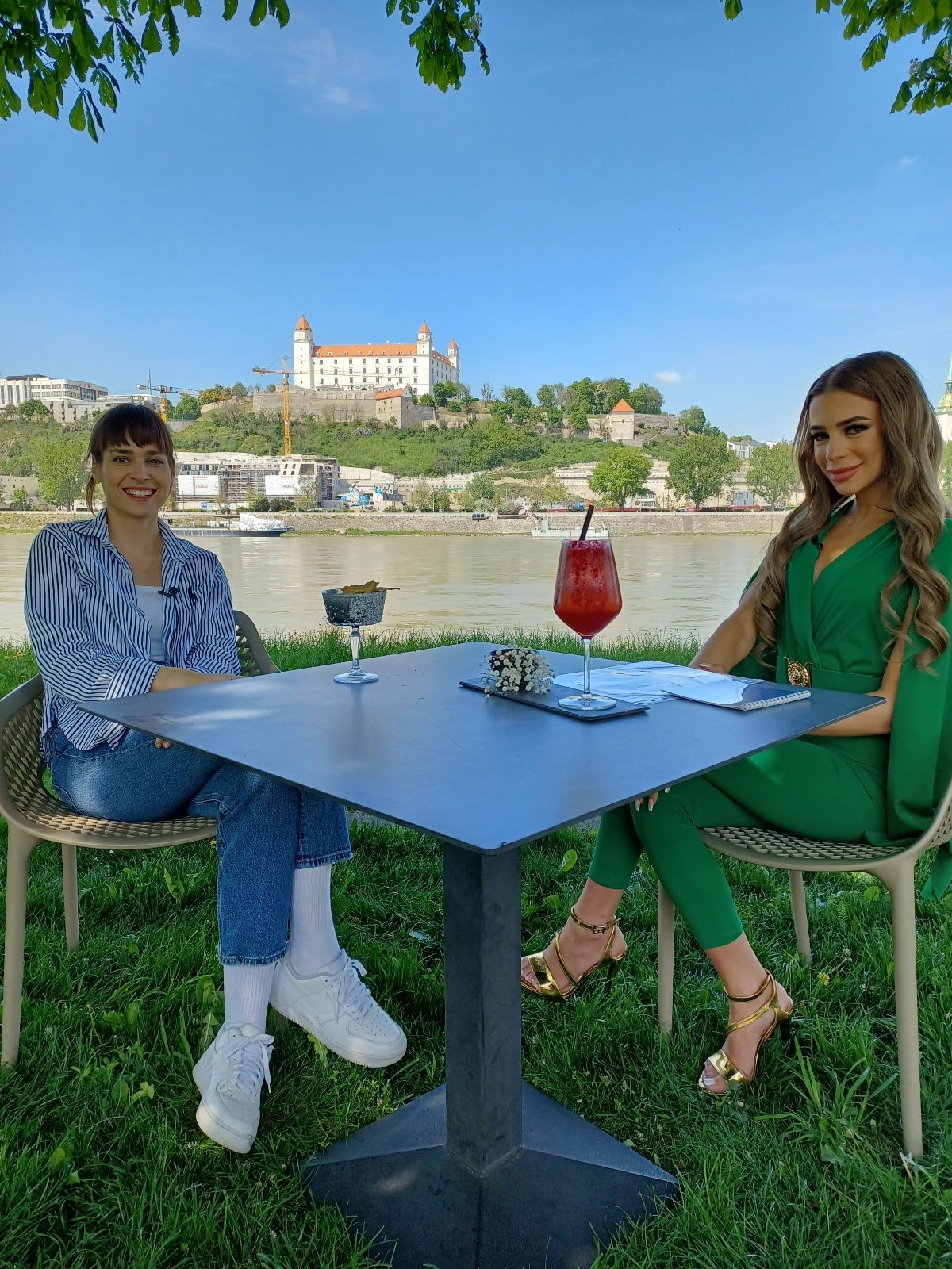 Moderátorka Lucia Hlaváčková s novým účesom v relácii Na Koktejl so Silviou.