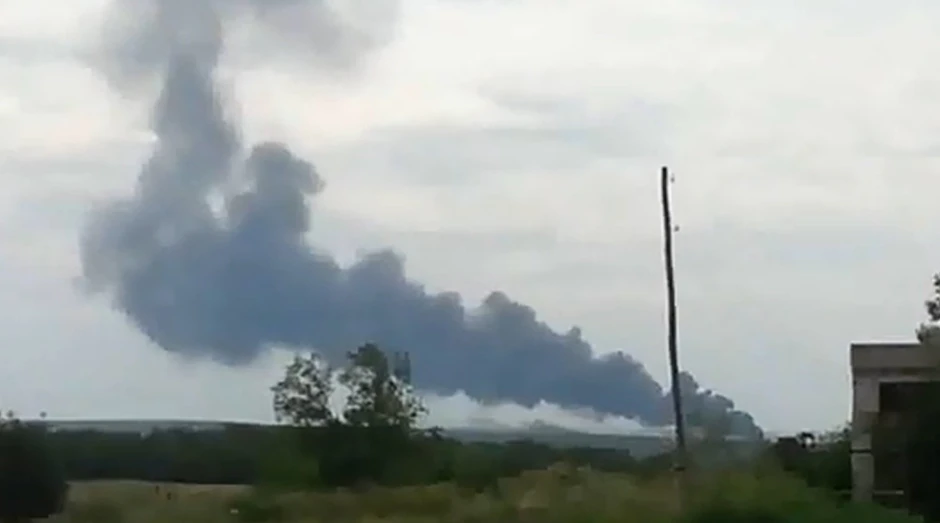 Dim se diže na mestu pada malezijskog aviona na granici Ukrajine i Rusije