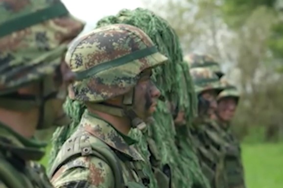 PRVIH 10 NEDELJA U KASARNI ZA MUŠKARCE I ŽENE OD OKTOBRA Kurs za podoficire Vojske Srbije: Beneficirani radni staž i mogućnost napredovanja