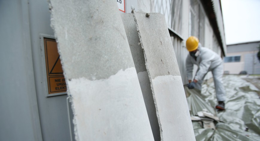 Wrocław od 2012 roku prowadzi program bezpłatnego usuwania azbestu i wyrobów zawierających ten rakotwórczy minerał. Miasto pokrywa do 100 procent kosztów demontażu, transportu i przekazania tych materiałów do unieszkodliwienia. 