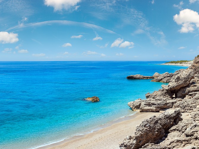 Plaža u Albaniji je toliko lepa da ljudi misle da je AI fotka