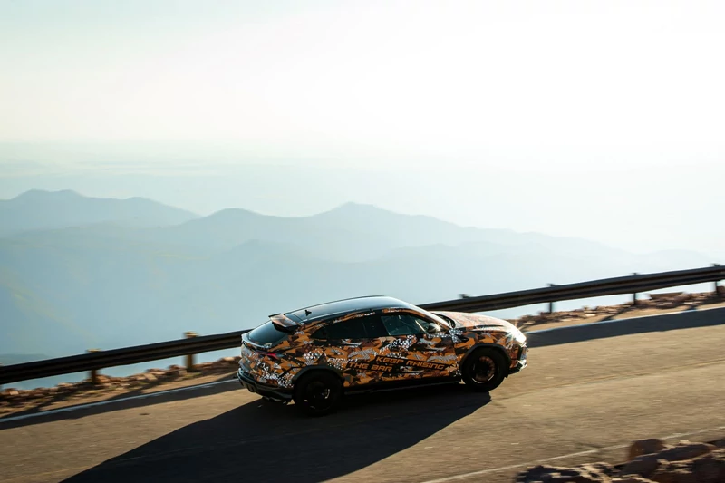 Lamborghini Urus na Pikes Peak