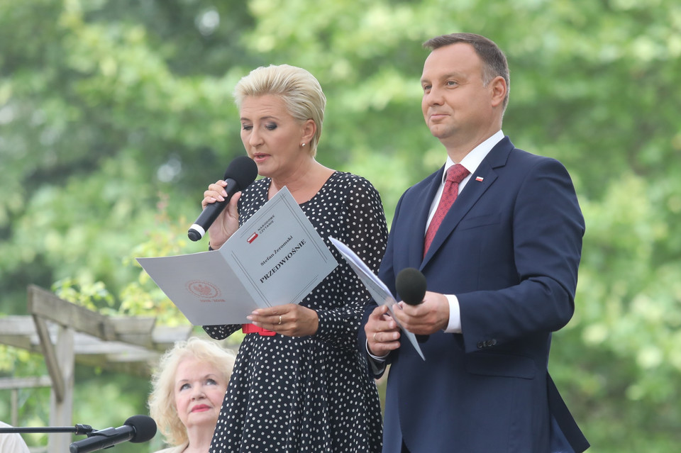 Agata Kornhauser-Duda i Andrzej Duda w Skolimowie