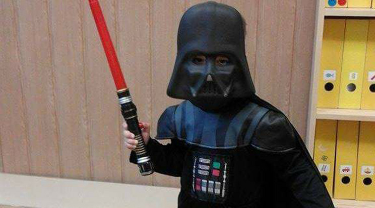 A sötét oldalt
képviseli Tót 
Bernadett 
főhőse, a 
mini Dart 
Vader