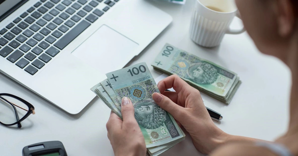 Darowizna od rodziny w 2025. Ile możesz dostać bez podatku i kiedy zgłosić ją do urzędu?