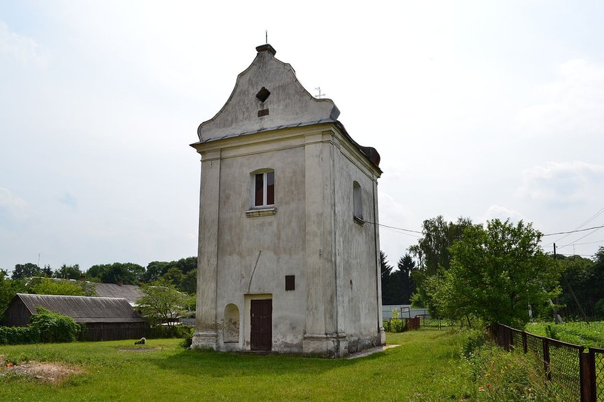 Nowożytna dzwonnica w Lubomli. Po dawnej rezydencji monarszej nie został żaden ślad