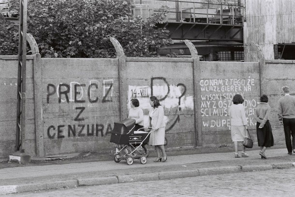 Hasła opozycji solidarnościowej na murach w PRL
