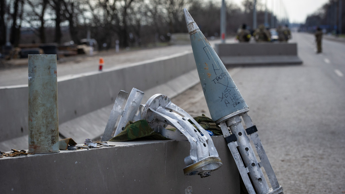 Czy Rosja stosuje bomby kasetowe? Jest coraz więcej dowodów [ZDJĘCIA]