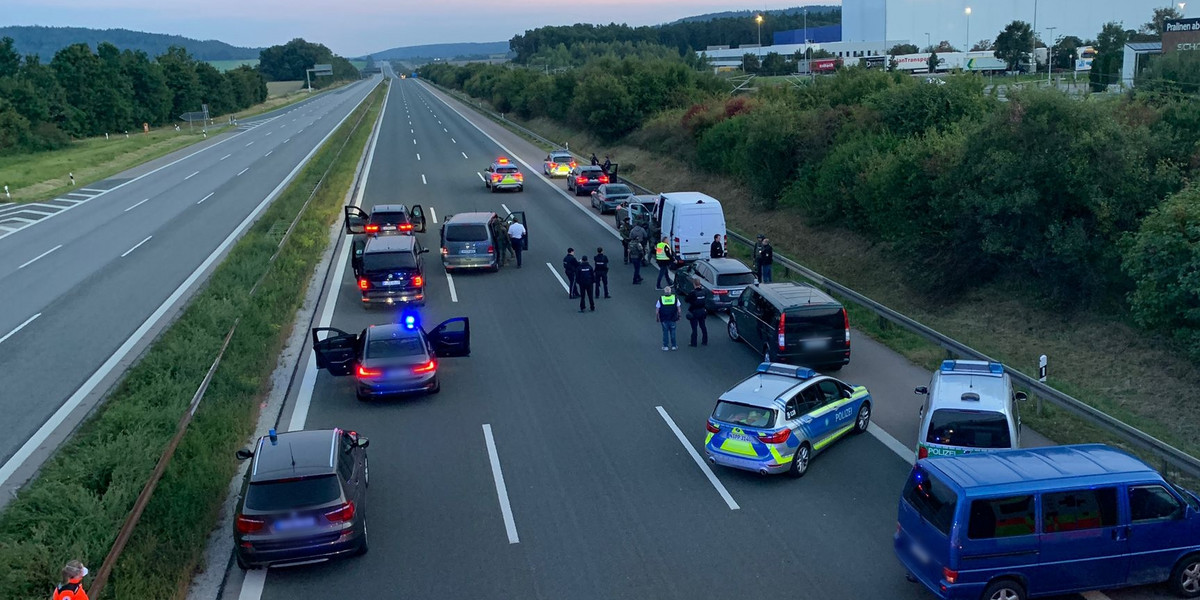 Napastnik wziął zakładników na autostradzie w Niemczech.
