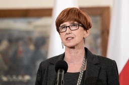 Rafalska: Zakaz handlu w niedziele nie wejdzie w życie w 2017 r.