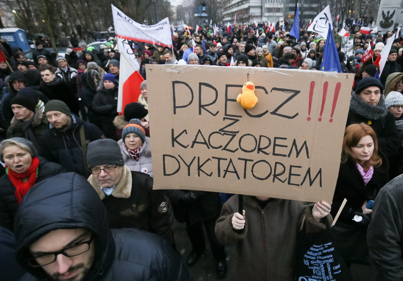 Manifestacja przed Sejmem w Warszawie