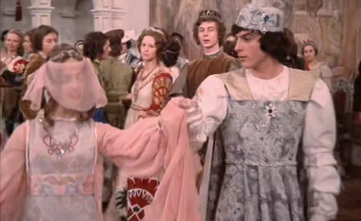 Pavel Trávníček a Libuše Šafránková vo filme Tři oříšky pro Popelku.