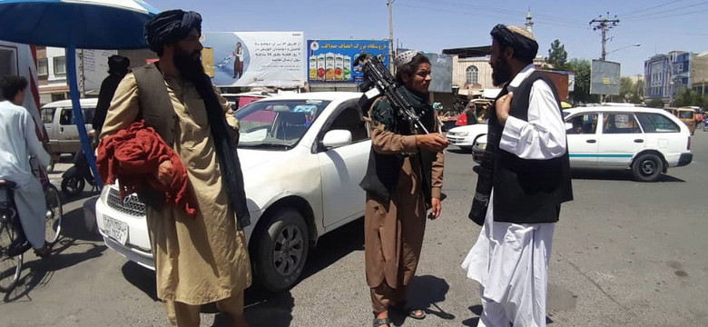 Talibowie coraz bliżej Kabulu Czesi ewakuują dyplomatów na lotnisko