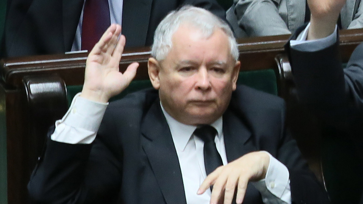 Marszałek Sejmu Ewa Kopacz zapowiedziała, że złoży wniosek do komisji etyki o ukaranie prezesa PiS Jarosława Kaczyńskiego, który zarzucił jej zastosowanie siły wobec osób, które w piątek były na galerii sejmowej i wspierały obecnych tam inicjatorów referendum.