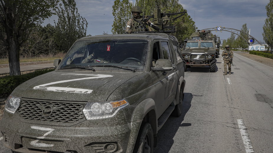 Rosyjskie pojazdy wojskowe w okupowanym Enerhodarze