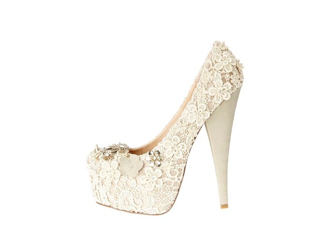 Obuwie z pełnej przepychu linii So Pretty od River Island. Kolekcja wiosna-lato 2011