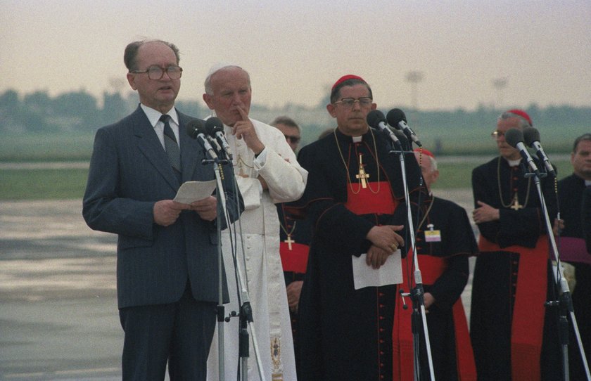 Jan Paweł II, W. Jaruzelski i Józef Glemp