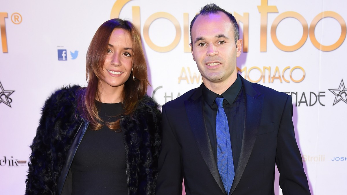 Andres Iniesta, reprezentant Hiszpanii i zawodnik FC Barcelona, wraz z żoną, Anną Ortiz pojawił się na gali wręczania nagród Golden Foot 2014. Gwiazdor Barcy został wyróżniony, a w pojedynku o główną nagrodę wyprzedził między innymi Cristiano Ronaldo i Francka Ribery'ego. Lionel Messi nie mógł walczyć o Golden Foot 2014, gdyż jest za młody. O to trofeum mogą się starać tylko zawodnicy, którzy ukończyli 28 rok życia.