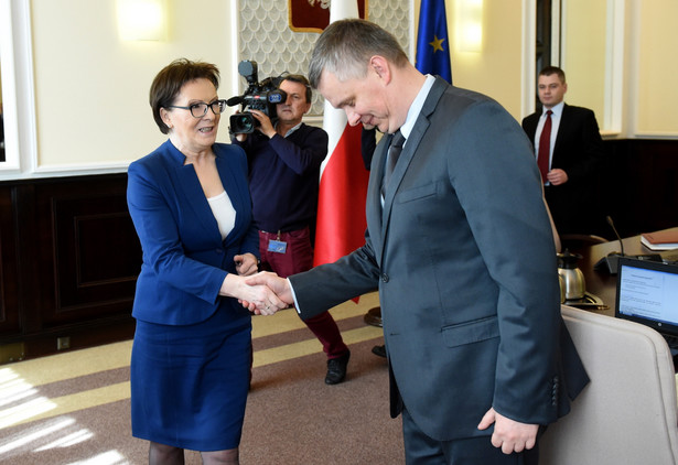 Nieprawidłowości w lotniczym specpułku. Siemoniak nie jest zaskoczony