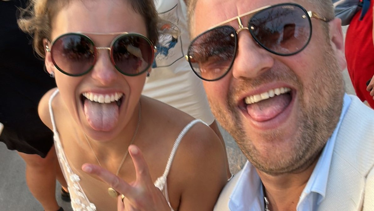 Tomasz Jakubiak z TVN po ślubie! Kim jest jego żona Anastazja? [ZDJĘCIA