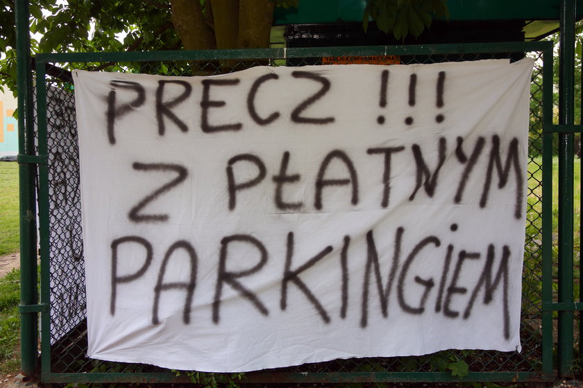 Mieszkańcy protestują przeciwko budowie parkingu