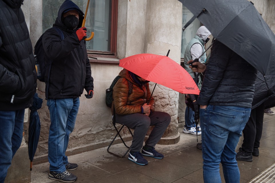 Drugi dzień szczepienia bez zapisów w majówkę na pl. Bankowym w Warszawie