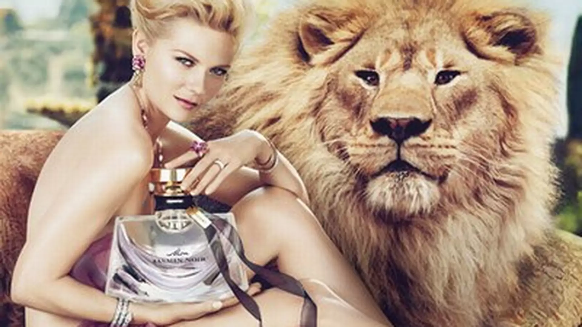 Jak w raju: naga Kirsten Dunst reklamuje nowe perfumy Bulgari