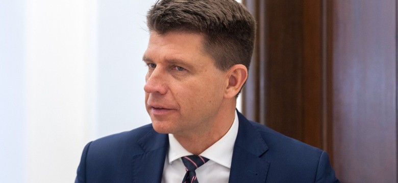 Szef MSWiA złożył zawiadomienie ws. wpisu byłego lidera Nowoczesnej. Petru odpowiada: Błaszczak szczuje prokuraturę