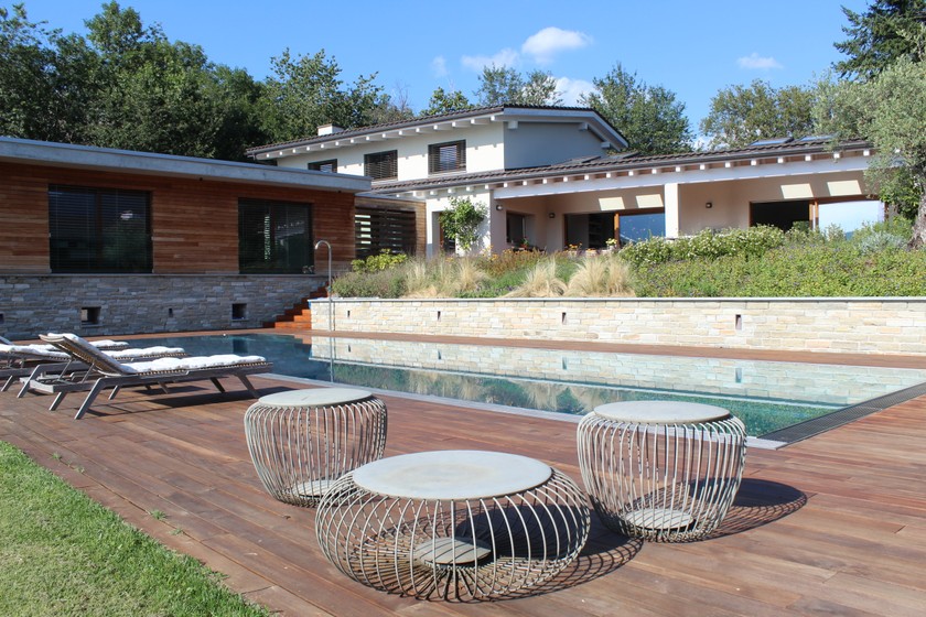 Am Pool fühlt sich die ganze Familie wohl. 