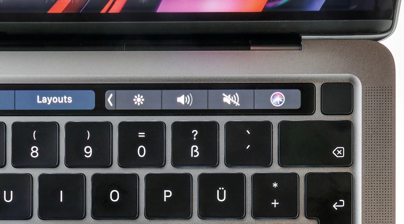 To również nie jest nowość: zamiast klawiszy funkcyjnych MacBook Pro ma pasek z miniekranem. Touchbar automatycznie dopasowuje się do bieżącego programu