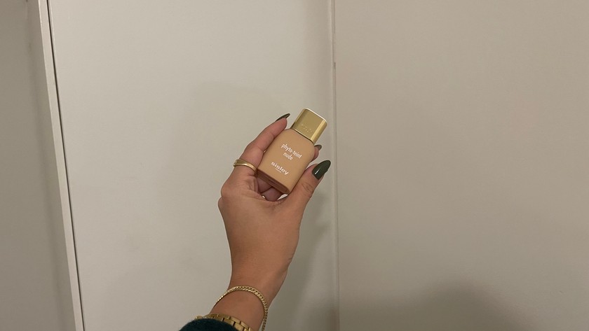 Die Foundation «Phyto-Teint Nude» von Sisley für 91.90 Franken, via Marionnaud, fühlt sich ultraleicht auf der Haut an.