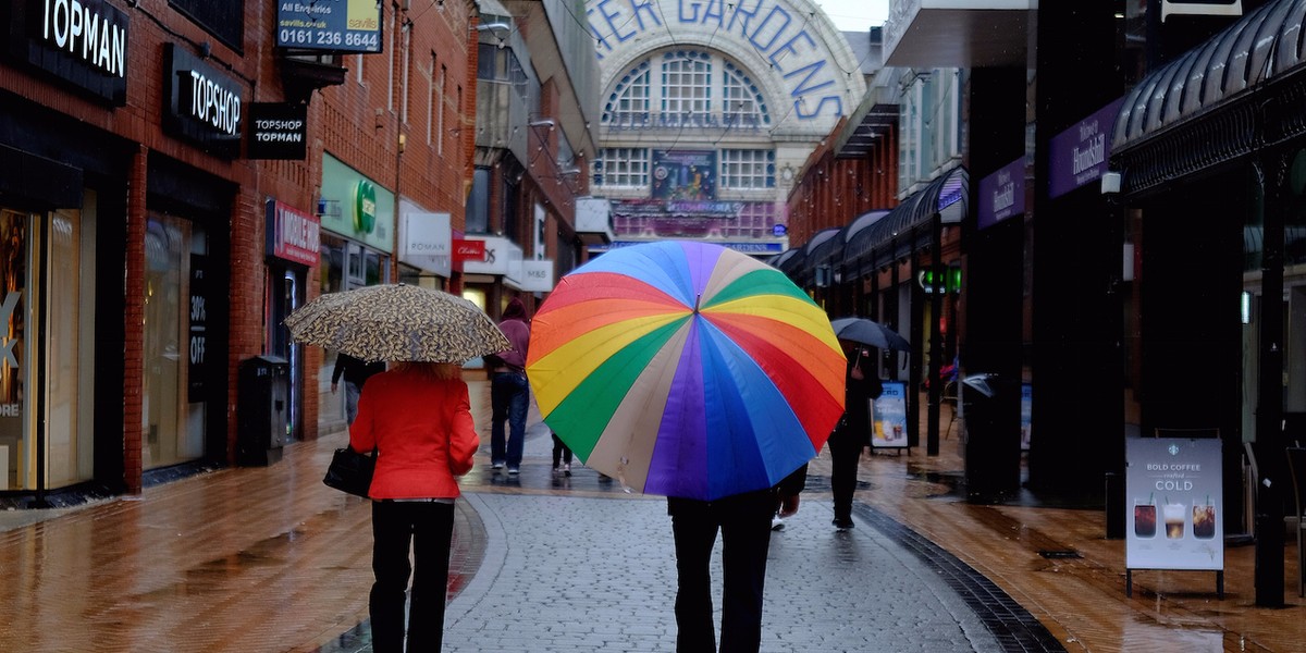 'Black cloud' for retailers ahead of Christmas as spending drops at fastest rate in 4 years