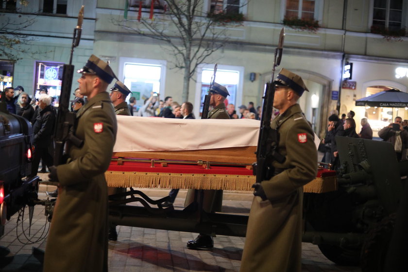 Kondukt żałobny na ulicach Warszawy