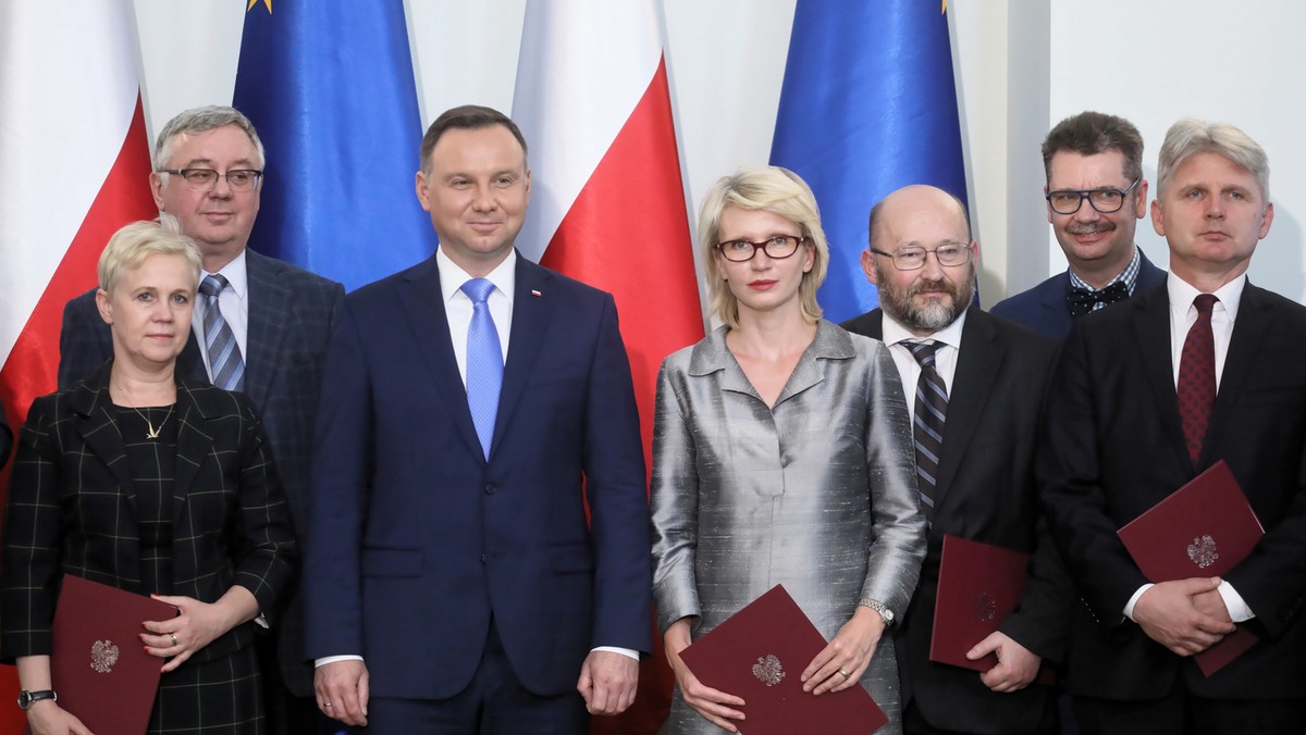 Prezydent Andrzej Duda powołał w Pałacu Prezydenckim kapitułę XVI edycji Nagrody Gospodarczej Prezydenta RP. - Mamy ambicję budowania dynamicznie rozwijającej się, pokonującej wszystkie trudności Polski - powiedział.