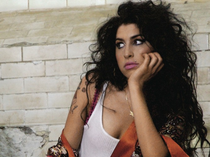 Za tragiczną śmierć Amy Winehouse media obwiniają jej byłego męża, Blake'e Fiedlera Civila