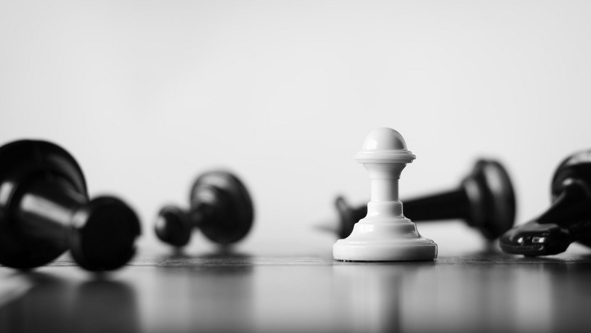 Union Bank Suisse (UBS) zablokował konta Międzynarodowej Federacji Szachowej (FIDE). Decyzja zapadła, ponieważ nazwisko prezydenta FIDE Kirsana Iljumżynowa znalazło się na liście osób objętych sankcjami przez amerykański Departamentu Skarbu USA.