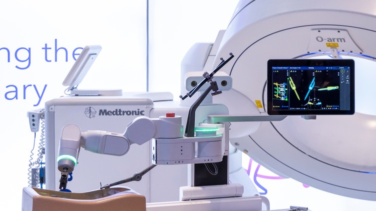 Medtronic Mazov robotrendszer, gerincsebészeti robot, gerincbetegség, műtét