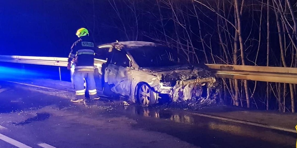 Pożar samochodu na zakopiance w Poroninie. 40-letnia kobieta ciężko poparzona