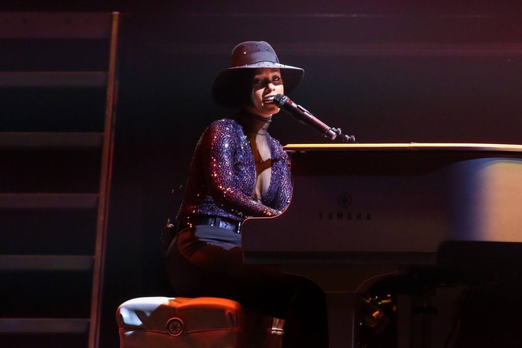 Alicia Keys na trasie 'Set The World On Fire'