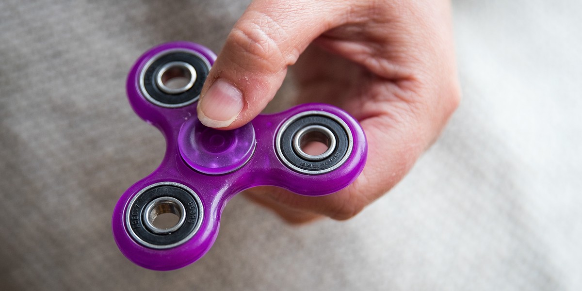 Fidget spinner to prosty gadżet, który zdobył sporą popularność na świecie