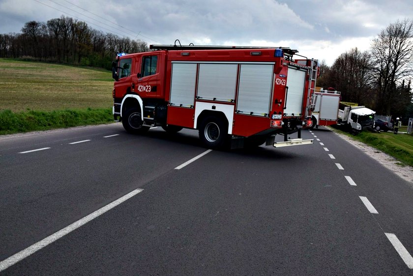 Wypadek pod Głogowem. Dwie osoby zostały ranne