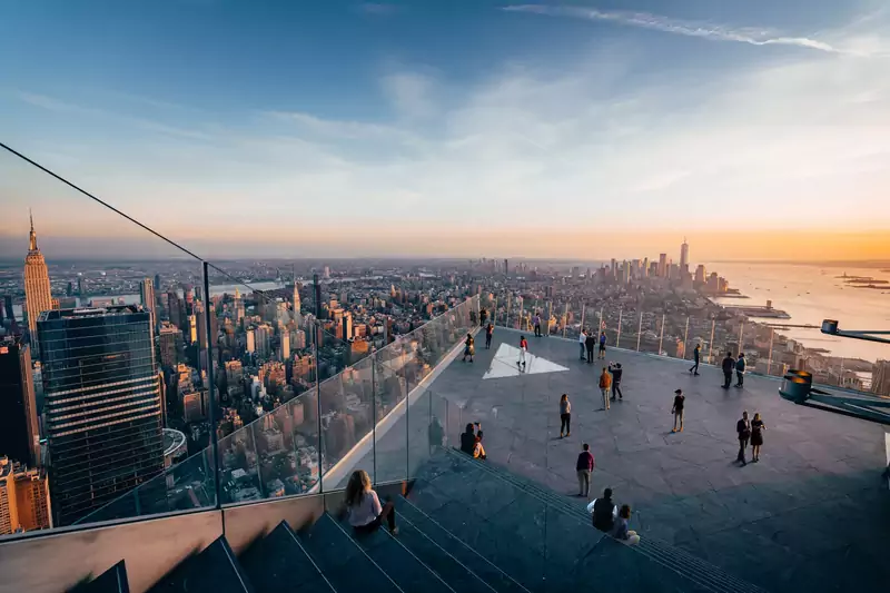 Edge w Nowym Jorku to najwyżej położony otwarty taras widokowy na zachodniej półkuli