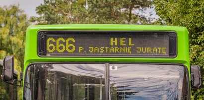 "Szatański" autobus na Hel zmieni numer. Linia 666 przegrała walkę z prawicą?