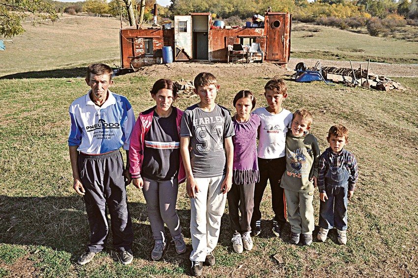 Sedmočlana porodica Ilić živi u olupini broda