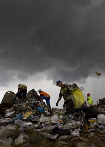 SMIECIARZE BRAZIL RIO GARBAGE DUMP