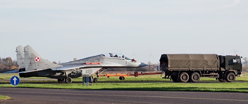 Eksniemiecki dwumiejscowy MiG-29GT sfotografowany jesienią ubiegłego roku na lotnisku w Malborku. Numery taktyczne maszyn eksniemieckich zawierały prefiks 41
