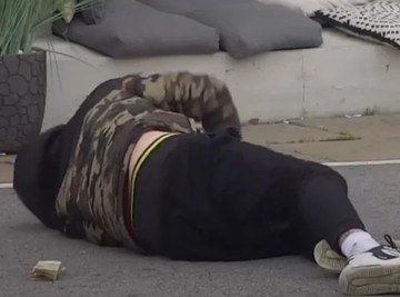 ZADRUGAR JE PAO NA BETON I SLOMIO BUTNU KOST! Produkcija ga je izvela na hitnu operaciju, a i godinama kasnije je morao da ponovo ide pod nož